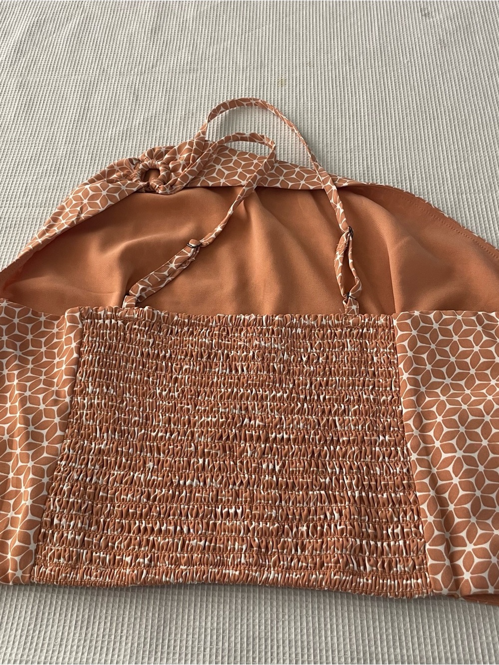 Abercrombie & Fitch Women’s Smocked Halter Crop Top Peach White Print Size M - Picture 2 of 6